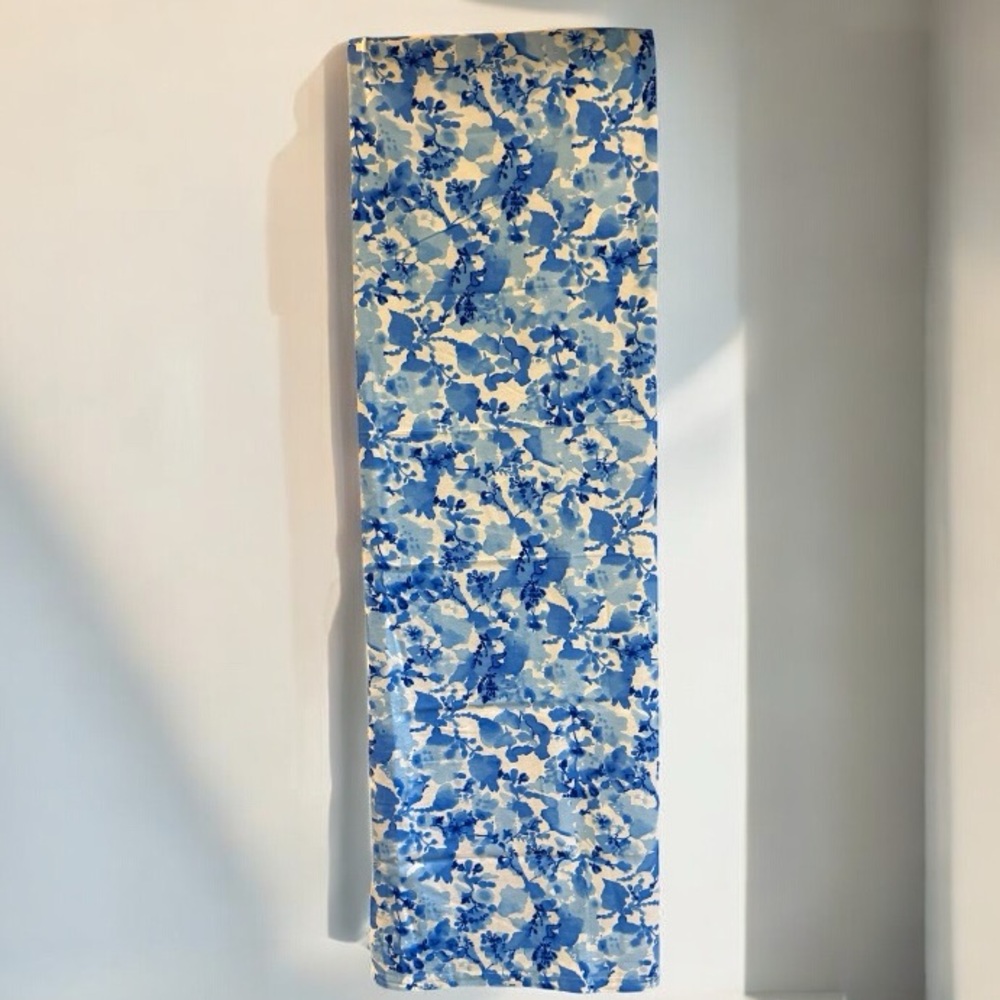 Sur La Table Blue Floral Blossom Tablecloth 70x70